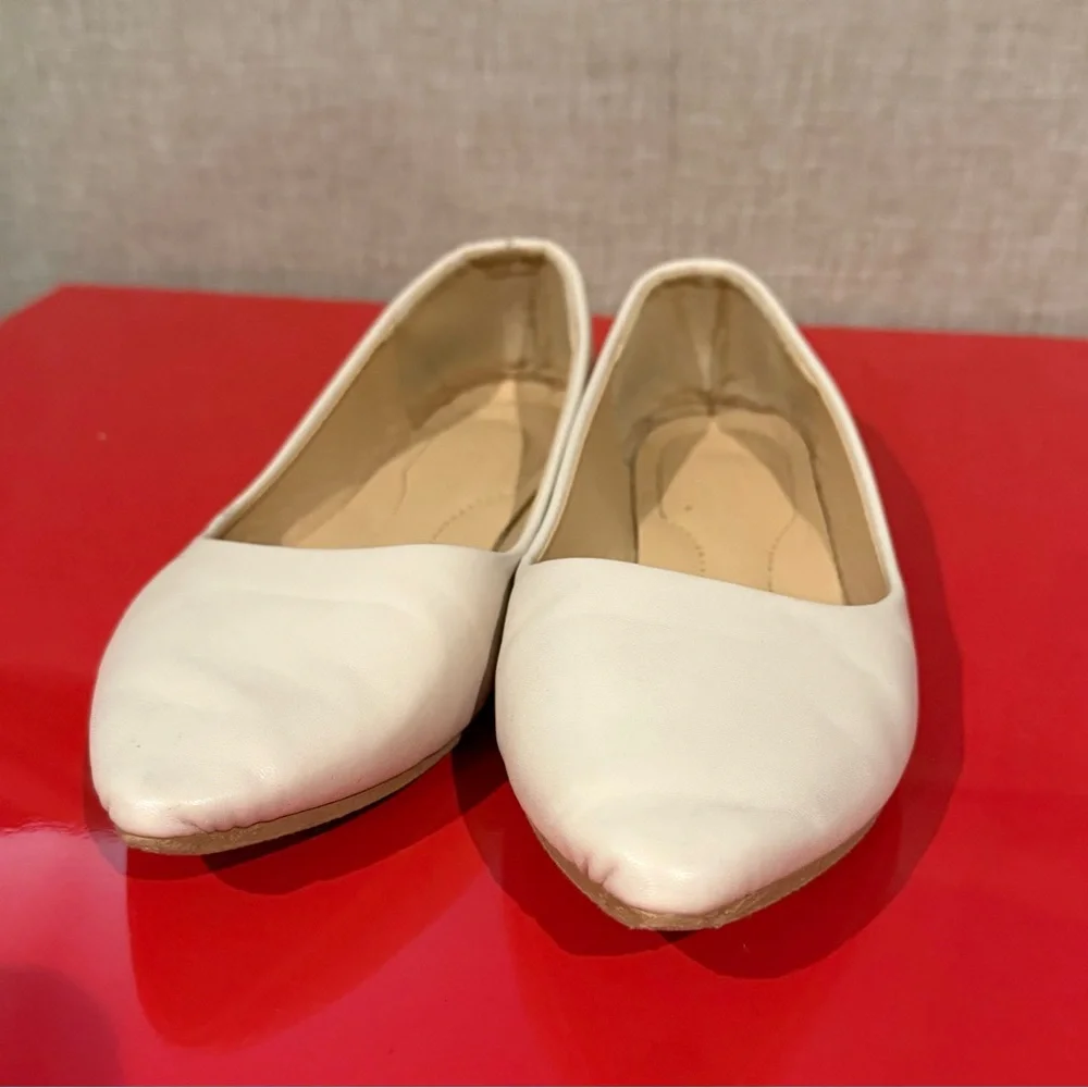 Elegant White Women's Flats‎